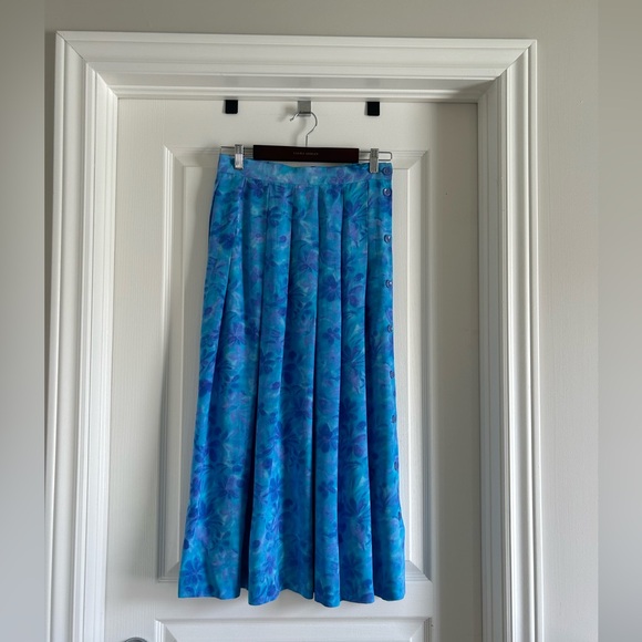 Liz Claiborne 100% Silk high waisted Skirt (fits like an XS) - Picture 1 of 6